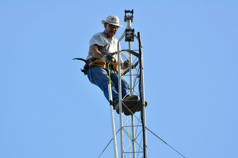 Bob-K4NBC, Old Antenna Coming Down 03.jpg